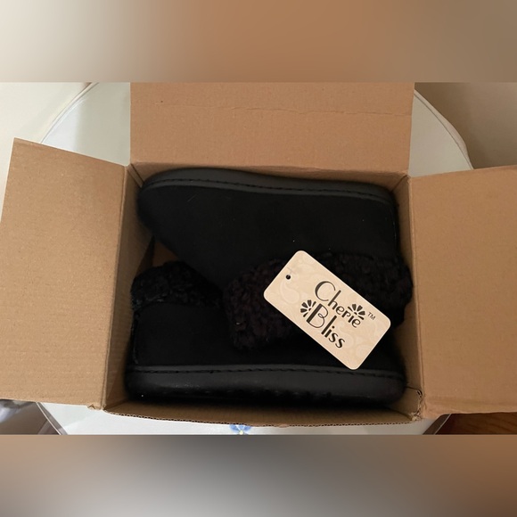 Girls Black Slippers Size 2 - Picture 6 of 6